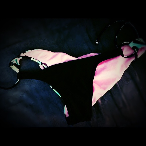 Volcom Bikini - Picture 2 of 3